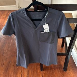 Women’s figs scrub top gray